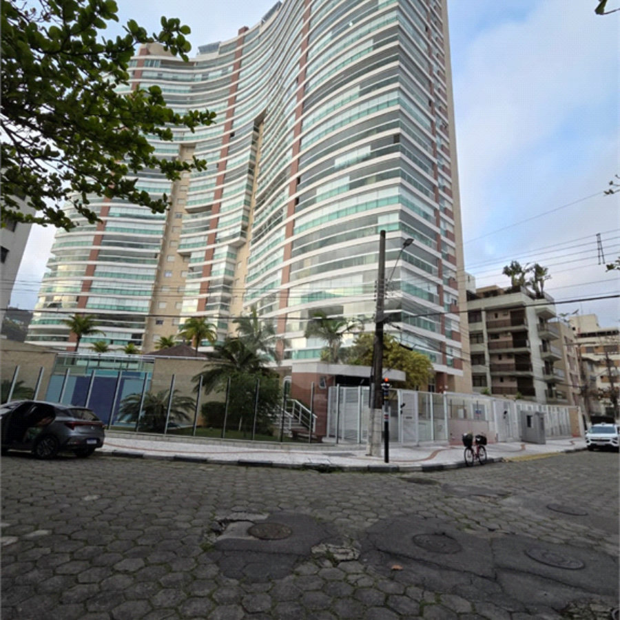 Apartamento à venda com 4 quartos, sendo 2 suítes, em Enseada, Guarujá, SP