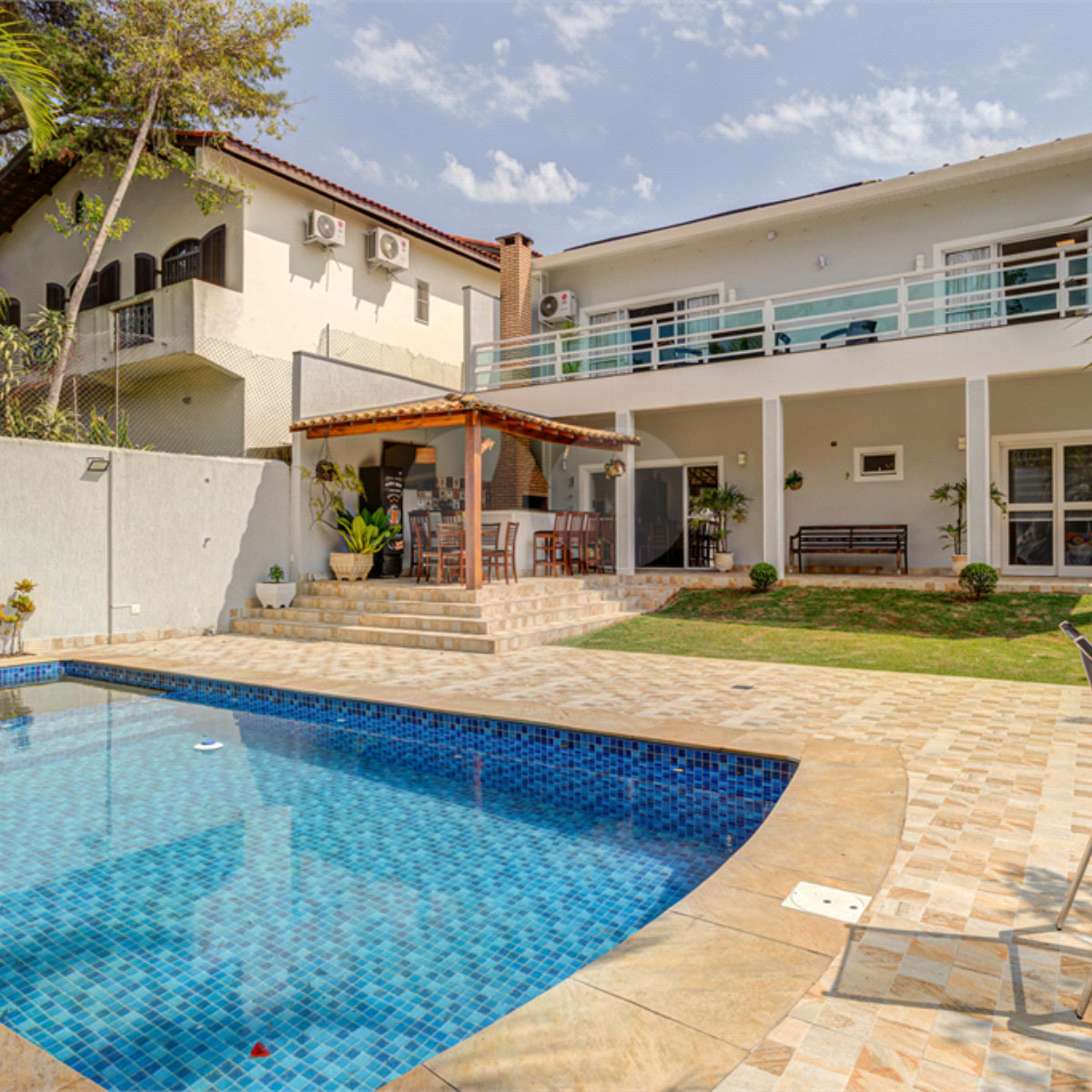 Casa à venda com 5 quartos, sendo 3 suítes, em Chácara Monte Alegre, São Paulo, SP