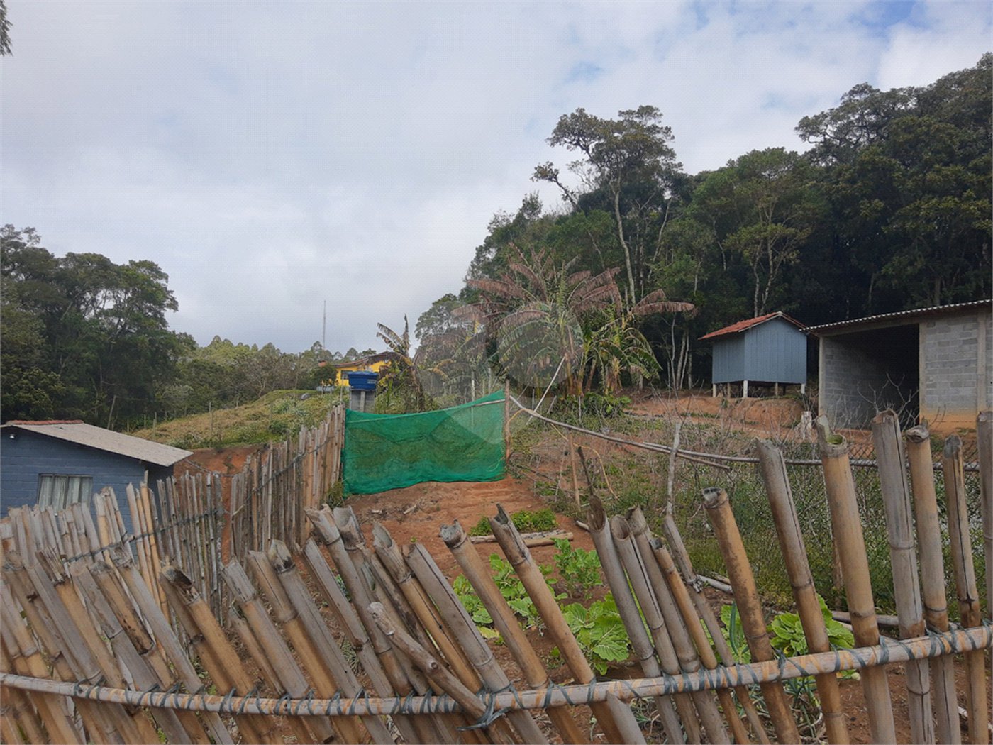 Sítio à venda com 5 quartos, sendo 1 suíte,  em Área Rural de Tapiraí, Tapiraí, SP