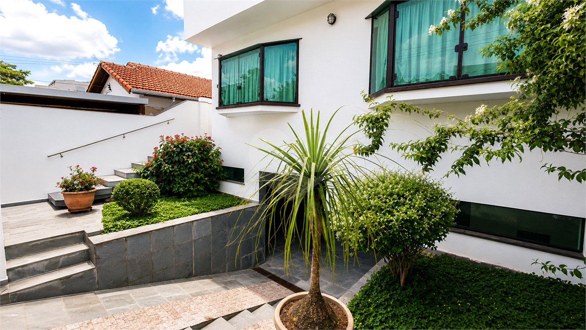 Sobrado à venda com 4 quartos, sendo 2 suítes, em Vila Pires, Santo André, SP