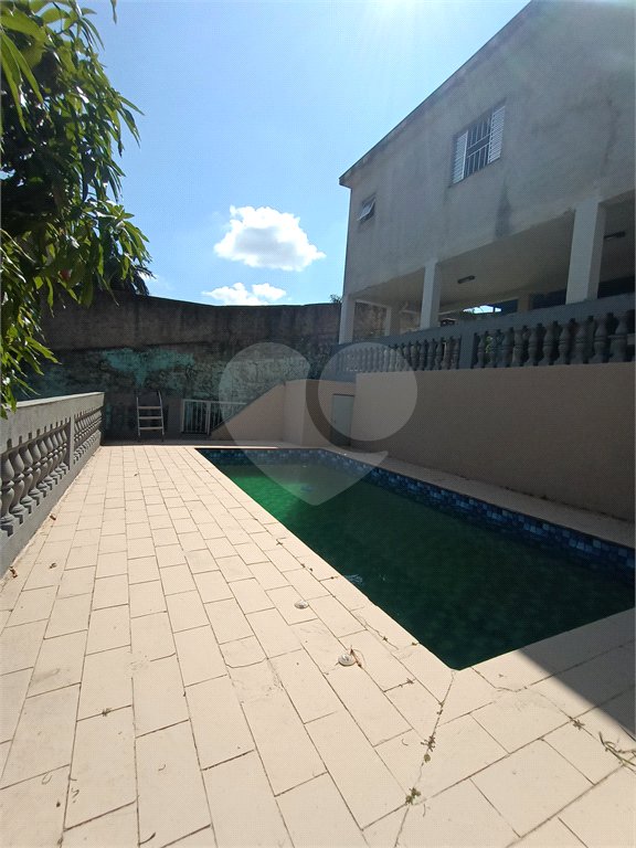 Casa à venda com 4 quartos, sendo 1 suíte, no condomínio Shangri-la, Atibaia - SP