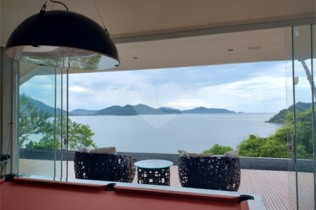 Casa à venda com 4 suítes em Praia Vermelha, Ubatuba, SP