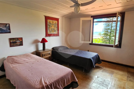 Casa em condomínio à venda ou para alugar com 3 quartos, sendo 2 suítes,  em Praia Rasa, Armação dos Búzios, RJ