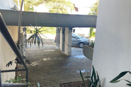 Sobrado para alugar com 4 quartos, sendo 2 suítes, em Alto da Boa Vista, São Paulo, SP