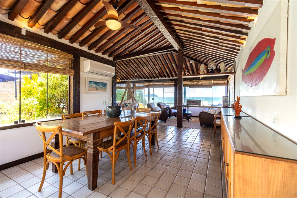 Casa em condomínio à venda com 6 quartos, sendo 5 suítes,  em Praia Rasa, Armação dos Búzios, RJ