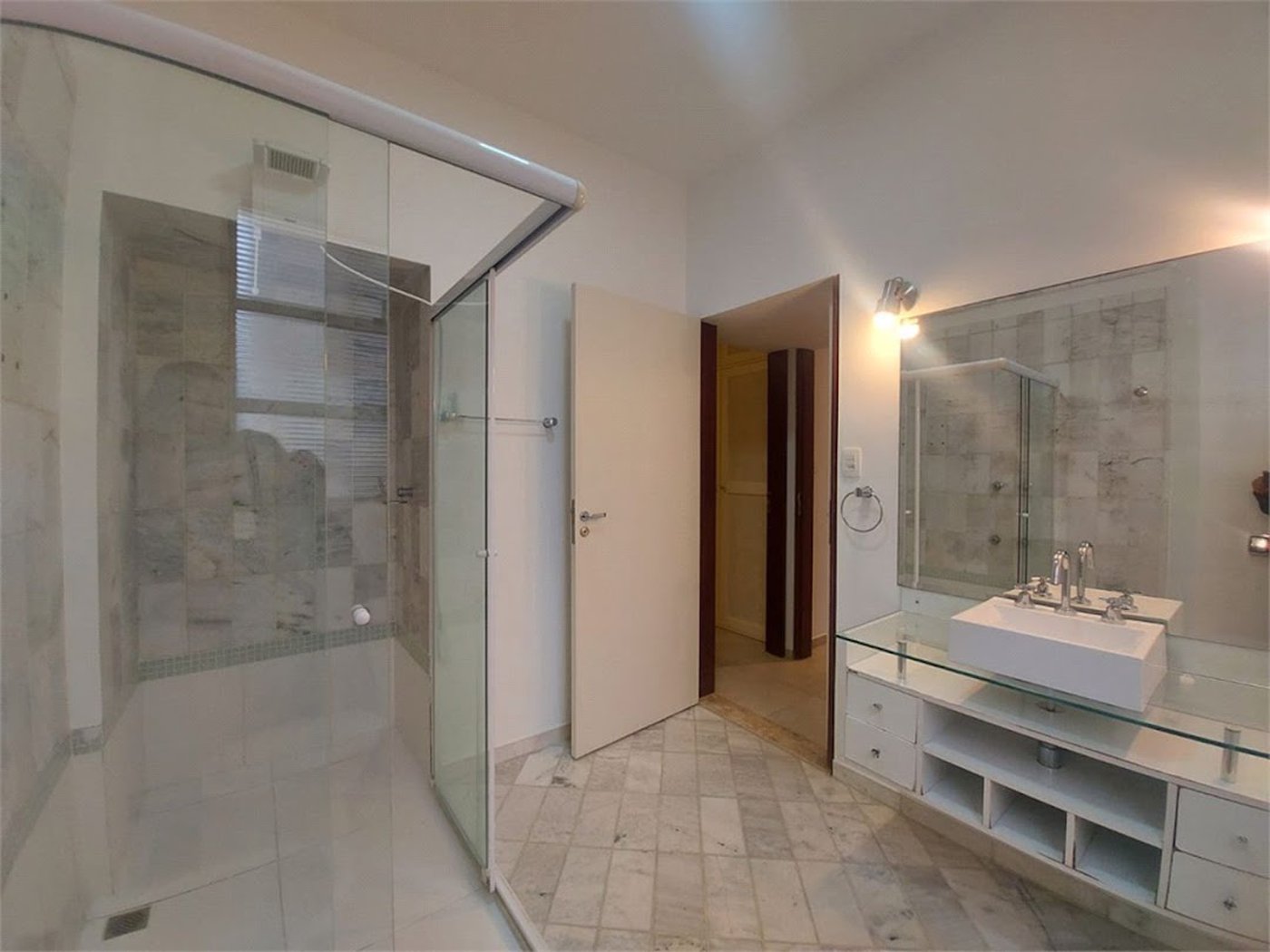 Apartamento com 4 dormitórios à venda, 120 m² por R$ 700.000,00 - Pitangueiras - Guarujá/SP