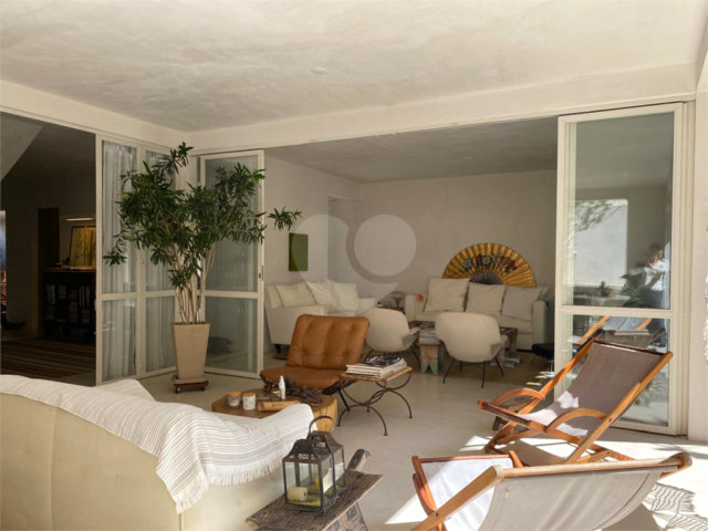 Casa à venda com 4 quartos, sendo 3 suítes,  em Vila Madalena, São Paulo, SP