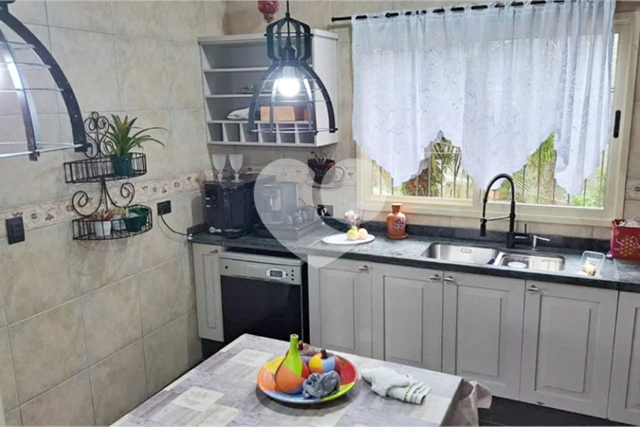 Casa à venda com 8 quartos, sendo 4 suítes, em Roseira, Mairiporã, SP