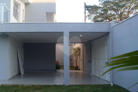 Sobrado à venda com 4 suítes em Vila Oliveira, Mogi das Cruzes, SP