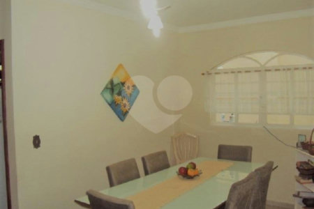 Sobrado à venda com 3 quartos, sendo 1 suíte,  em Jardim Pinheiros, São Paulo, SP