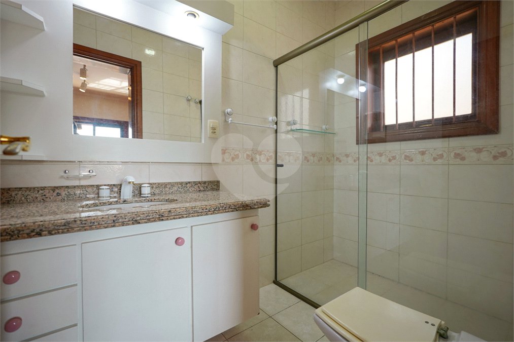 Casa à venda com 4 quartos, sendo 2 suítes, em Interlagos, São Paulo, SP