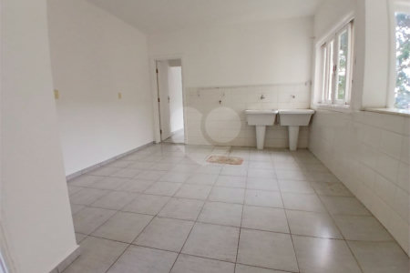 Casa à venda com 4 quartos, sendo 2 suítes, no condomínio Flamboyant, Atibaia - SP