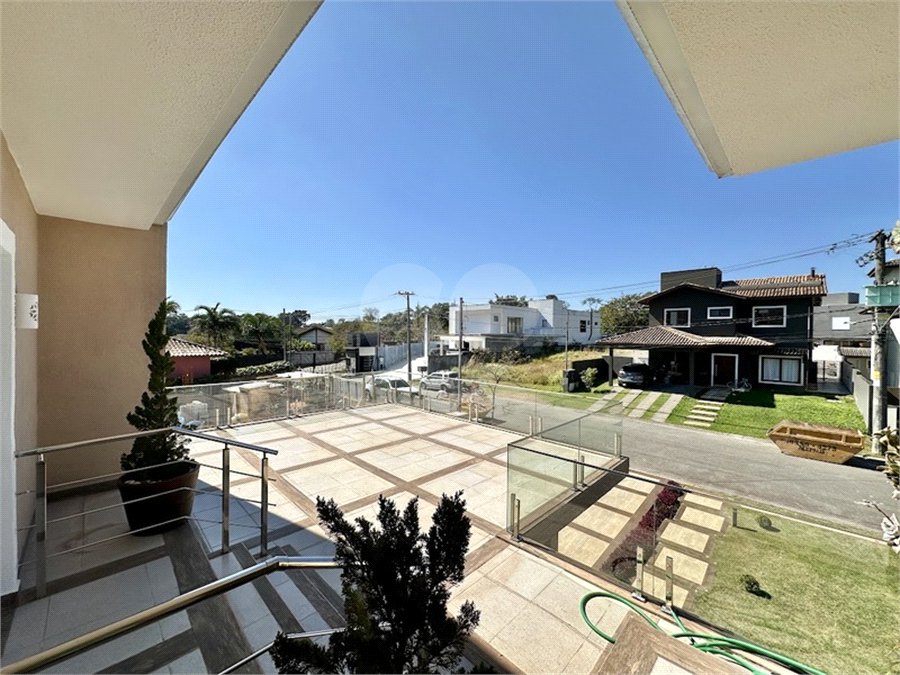 Casa à venda com 3 suítes no condomínio Golf Village, Carapicuíba - SP