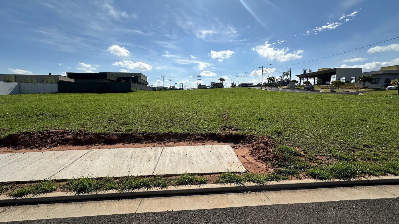 Terreno à venda no condomínio Damha IV, Presidente Prudente - SP