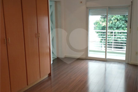 Sobrado à venda com 3 quartos, sendo 1 suíte, em Vila Pita, São Paulo, SP