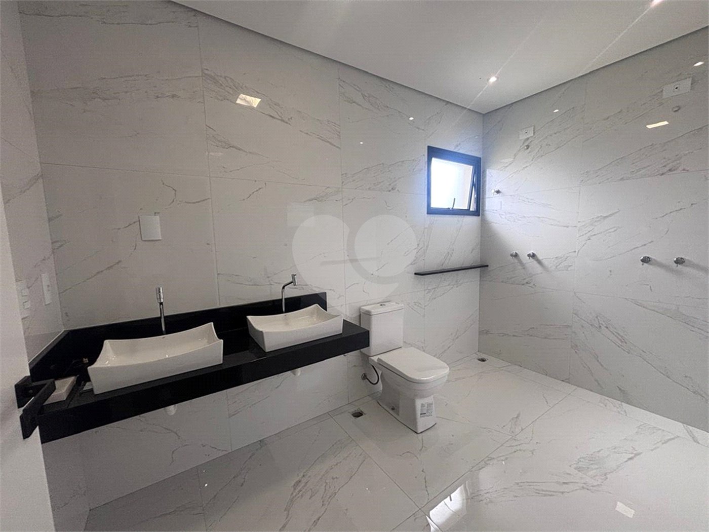 Casa à venda com 3 suítes no condomínio Campos do Conde I e II, Sorocaba - SP