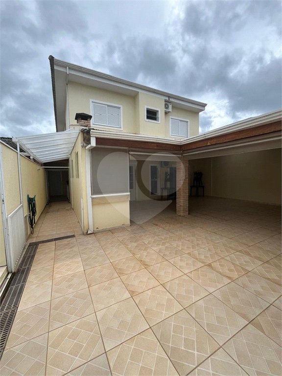 Casa à venda com 3 quartos, sendo 1 suíte, no condomínio Lago da Serra, Araçoiaba da Serra - SP