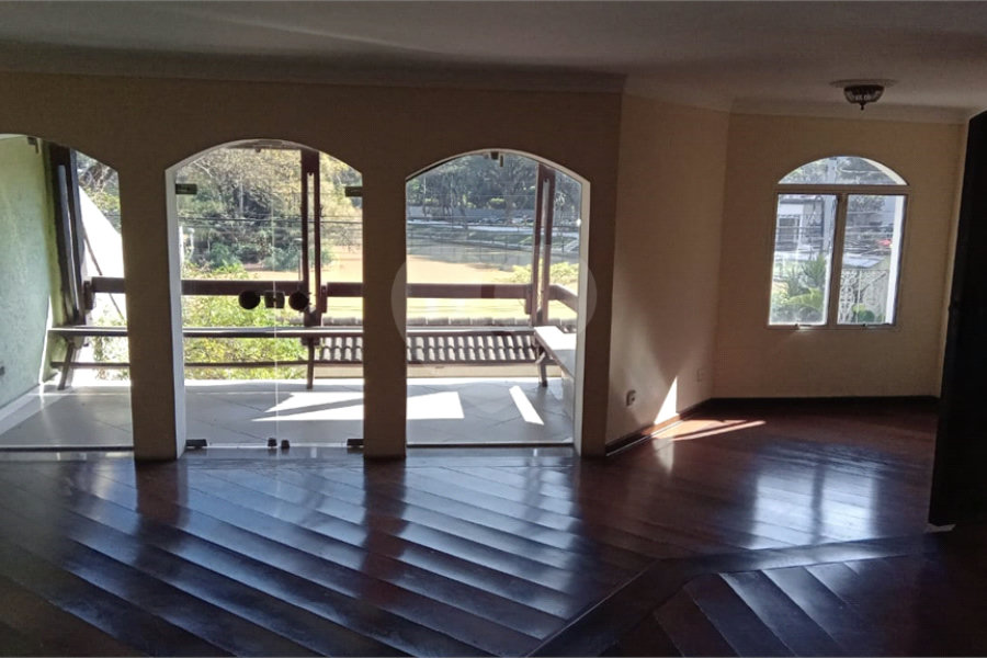 Sobrado à venda com 4 quartos, sendo 1 suíte, em Vila Rosália, Guarulhos, SP