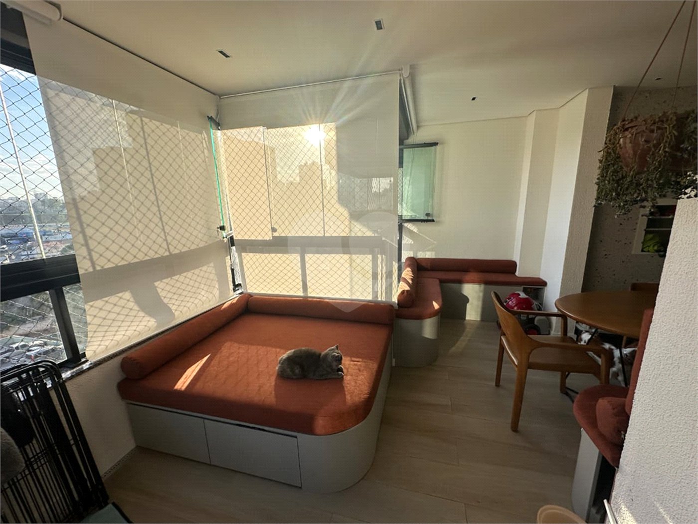 Apartamento à venda com 3 quartos, sendo 1 suíte,  em Jardim Oswaldo Cruz, São José dos Campos, SP