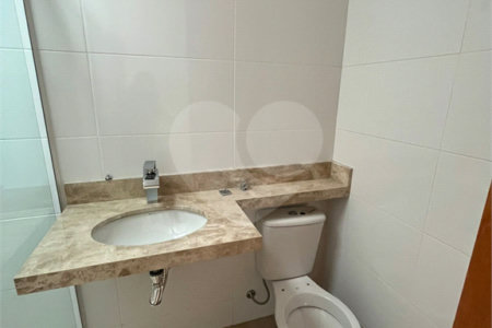 Sobrado à venda com 3 quartos, sendo 1 suíte,  em Jardim Pirajussara, São Paulo, SP