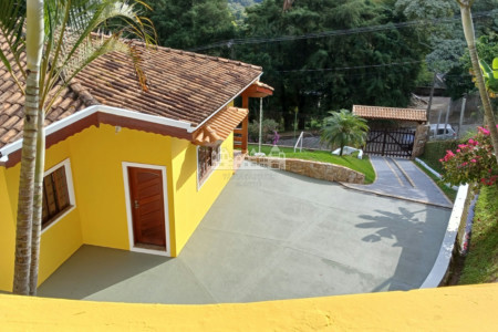 Casa para alugar com 3 quartos, sendo 1 suíte, em Vila Petrópolis, Atibaia, SP
