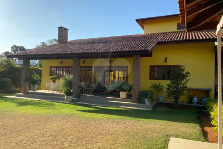 Casa à venda com 4 quartos, sendo 2 suítes, no condomínio Monte Belo, Salto - SP