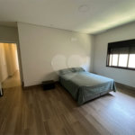 Casa à venda com 4 suítes no condomínio Figueira Garden, Atibaia - SP