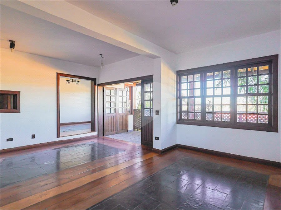 Sobrado à venda com 3 quartos, sendo 1 suíte,  em Jardim Leonor, São Paulo, SP