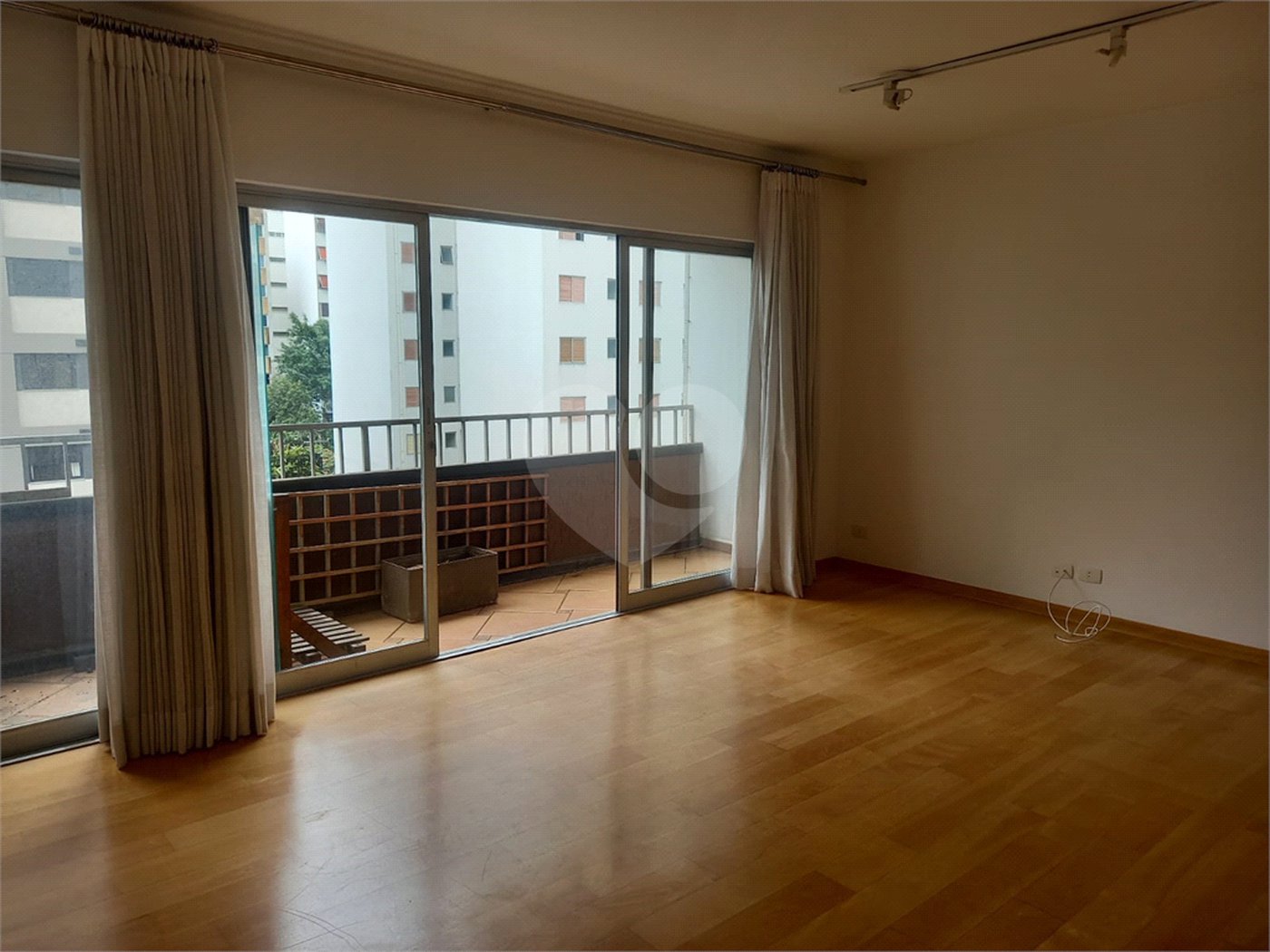 Apartamento à venda com 3 quartos, sendo 1 suíte, em Pinheiros, São Paulo, SP
