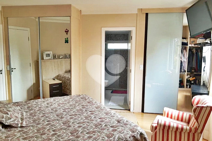 Casa à venda com 4 suítes no condomínio Parque Petrópolis 4 Secção, Mairiporã - SP