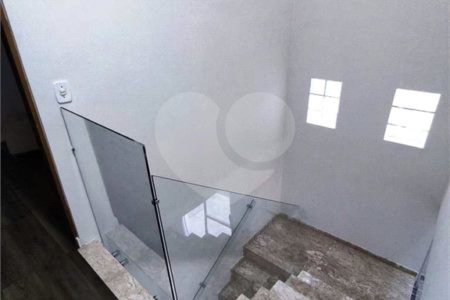 Sobrado à venda com 3 quartos, sendo 1 suíte,  em Residencial Colinas, Mogi das Cruzes, SP