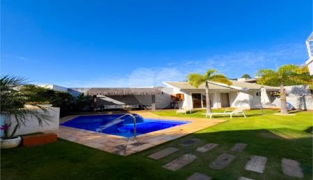 Casa à venda ou para alugar com 3 suítes no condomínio Figueira Garden, Atibaia - SP