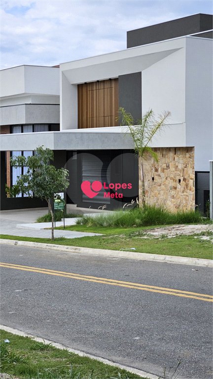 Casa à venda com 4 quartos, sendo 2 suítes, no condomínio Reserva Aruanã, São José dos Campos - SP
