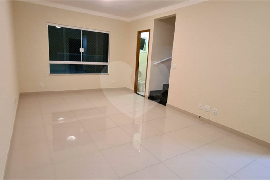 Casa à venda com 3 quartos, sendo 1 suíte, no condomínio Alvorada Parque Vitória, São Paulo - SP