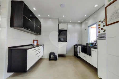 Casa à venda com 3 suítes no condomínio Residencial Alto da Floresta, Bom Jesus dos Perdões - SP