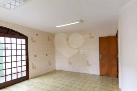 Casa à venda com 4 quartos, sendo 1 suíte, em Vila Tiradentes, São Paulo, SP