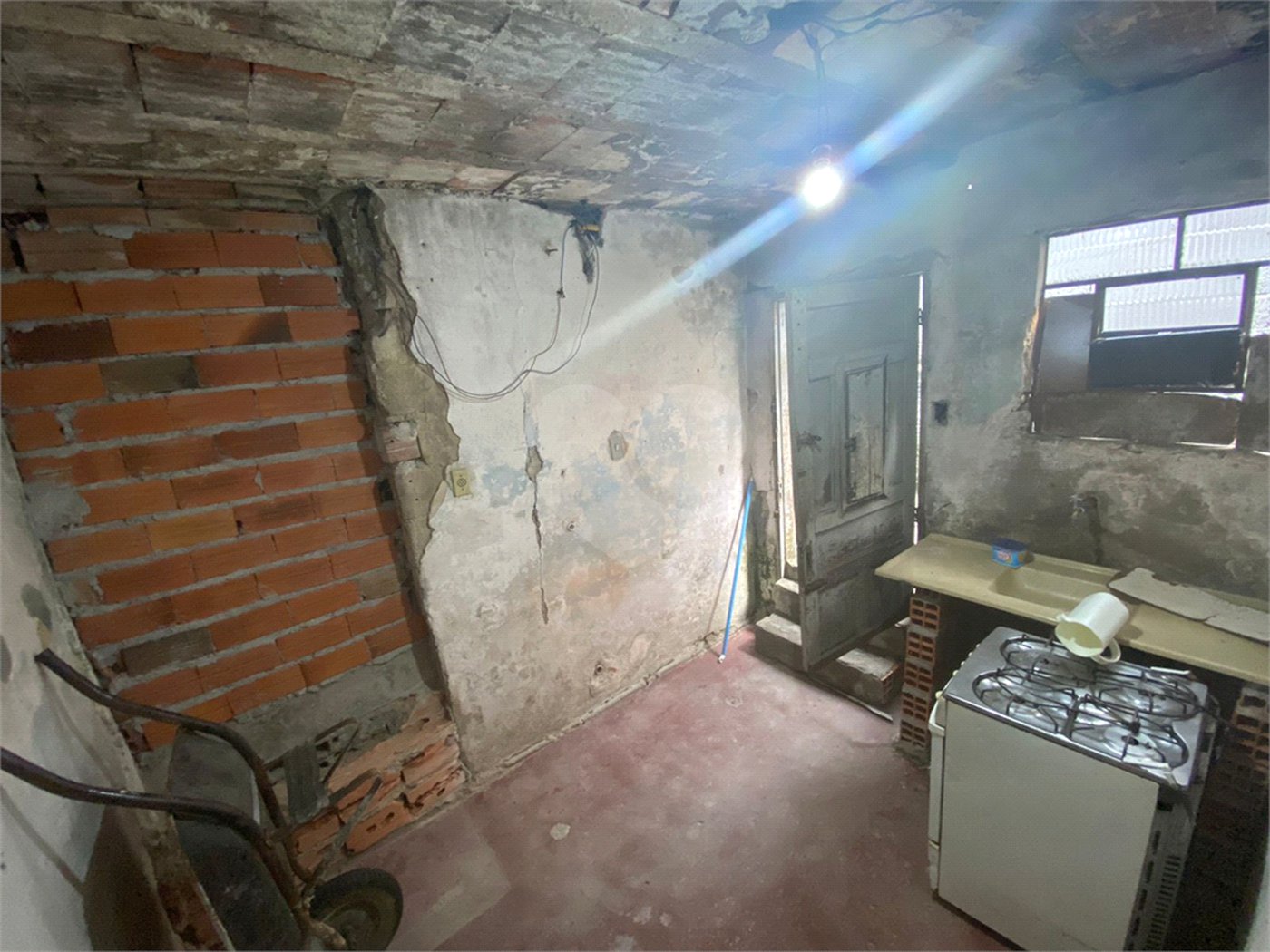 Casa à venda com 2 quartos em Jardim Amélia, Poá, SP