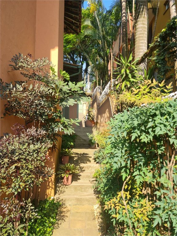 Casa à venda com 5 quartos, sendo 2 suítes,  em Jardim Morumbi, São Paulo, SP
