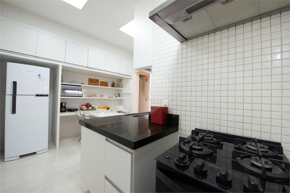 Apartamento à venda com 3 quartos, sendo 1 suíte, em Leme, Rio de Janeiro, RJ