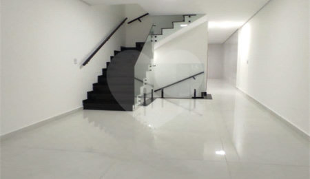 Sobrado à venda com 3 quartos, sendo 1 suíte,  em Vila Carrão, São Paulo, SP