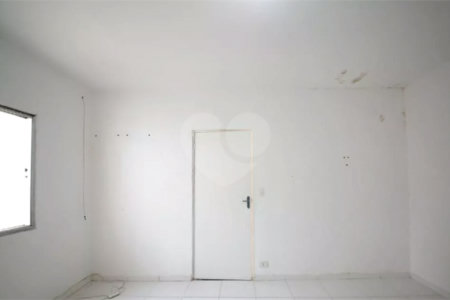 Casa à venda no Campo Belo de 200 metros quadrados, com 3 casas no terreno.