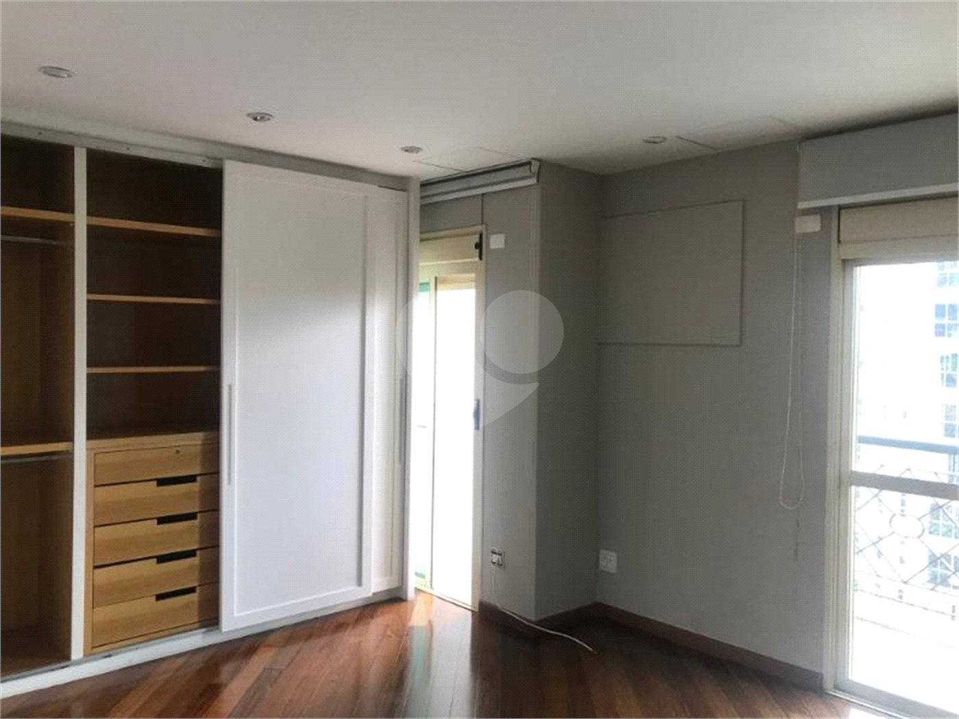 Apartamento à venda ou para alugar com 3 suítes em Moema, São Paulo, SP