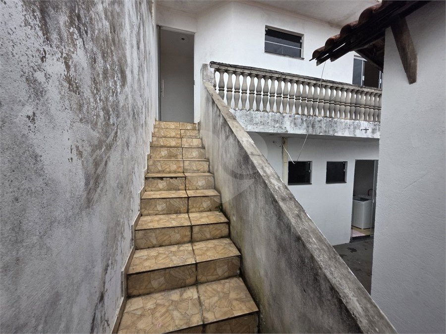 Casa térrea à venda no Douradinho com 2 quartos e edícula com mais dois quartos e 2 banheiros.