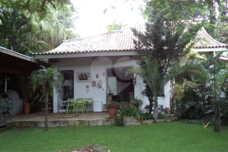 Sobrado à venda com 6 quartos, sendo 2 suítes,  em Chácara Monte Alegre, São Paulo, SP