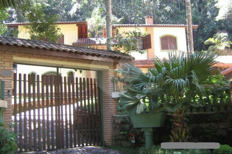 Casa à venda com 4 quartos, sendo 1 suíte, no condomínio Parque Imperial da Cantareira, Mairiporã - SP