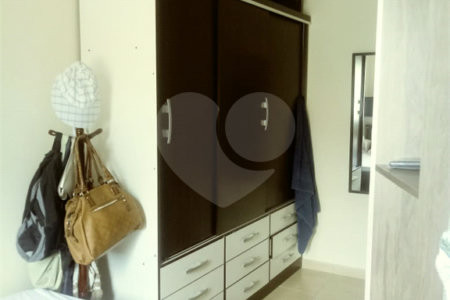 Casa à venda com 2 quartos, sendo 1 suíte, no condomínio Jardim Débora, Poá - SP