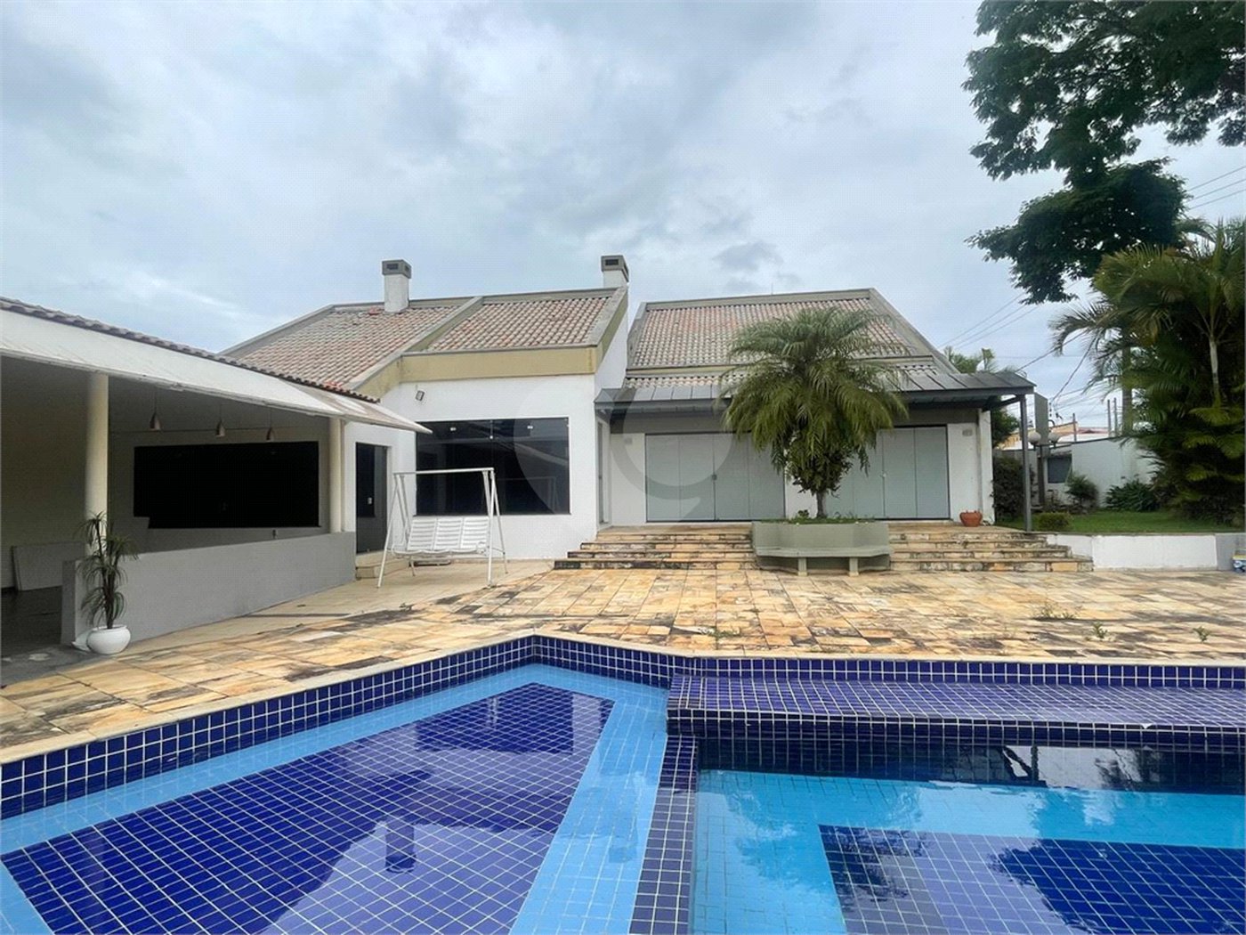 Sobrado à venda com 3 quartos, sendo 1 suíte,  em Jardim Armênia, Mogi das Cruzes, SP