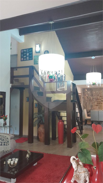 Sobrado à venda com 6 quartos, sendo 4 suítes, em Retiro das Fontes, Atibaia, SP