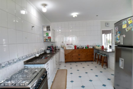 Casa à venda com 3 quartos, sendo 2 suítes,  no condomínio Vila Hípica I, Vinhedo - SP