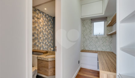 Apartamento à venda com 3 quartos, sendo 1 suíte,  em Santo Amaro, São Paulo, SP